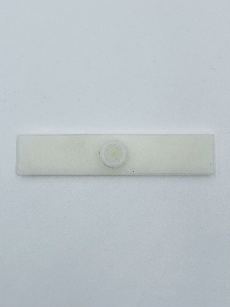 GUIADOR INFERIOR PUERTA CABINA OTIS / LCB II (FAB. DE GUIA CENTRAL EN TECHNYL 25X6X120MM )(JUZSANBE)